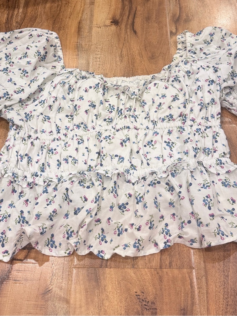 Floral Puff-Sleeve Smocked White Crop Top - Picture 2 of 3